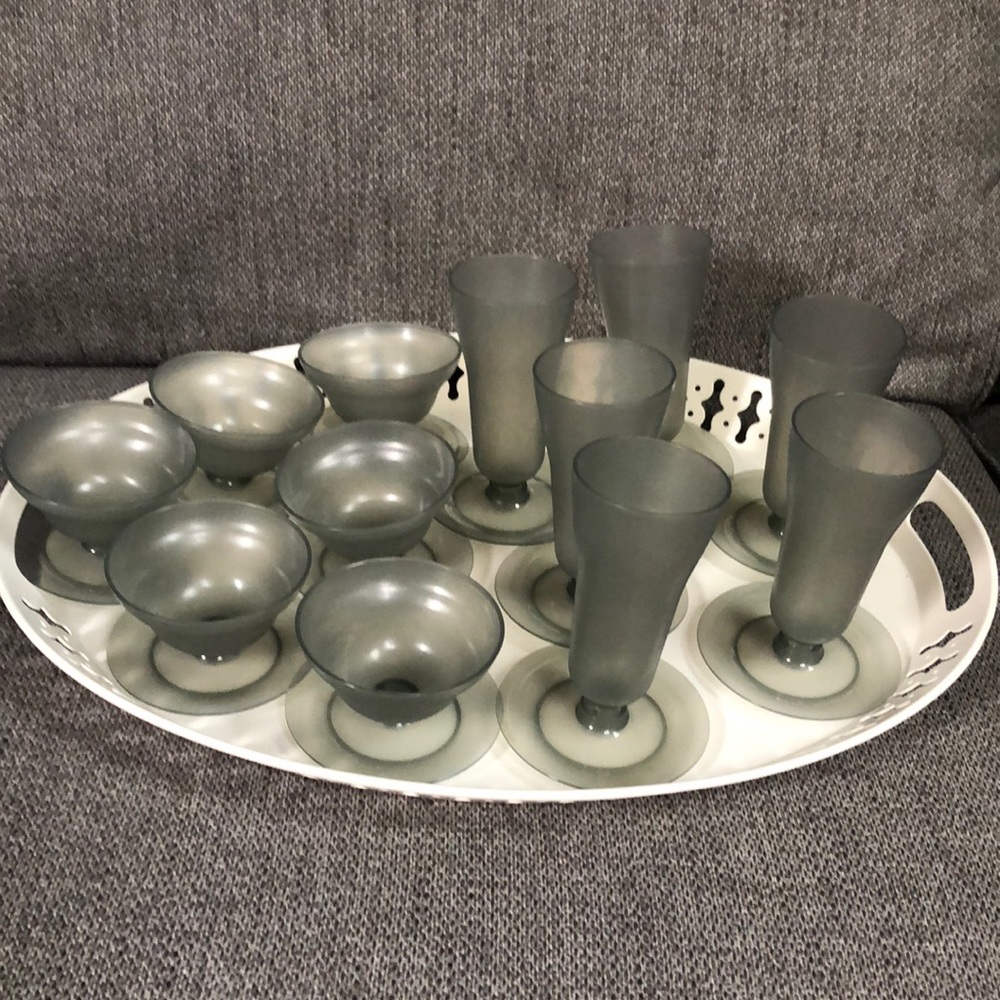 Tupperware smokey gray 6 parfaits & 6 pudding cups